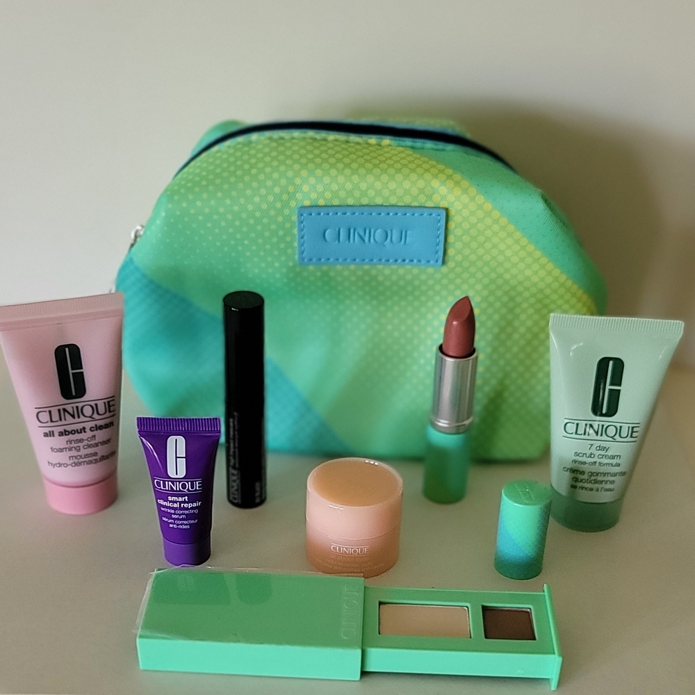 Clinique 8-piece "Happy skin, Put Your Best Face Forward" Gift w/ Pch Collection